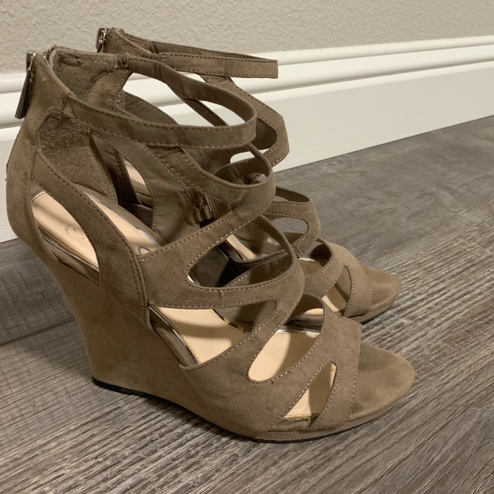 Jessica Simpson Wedges